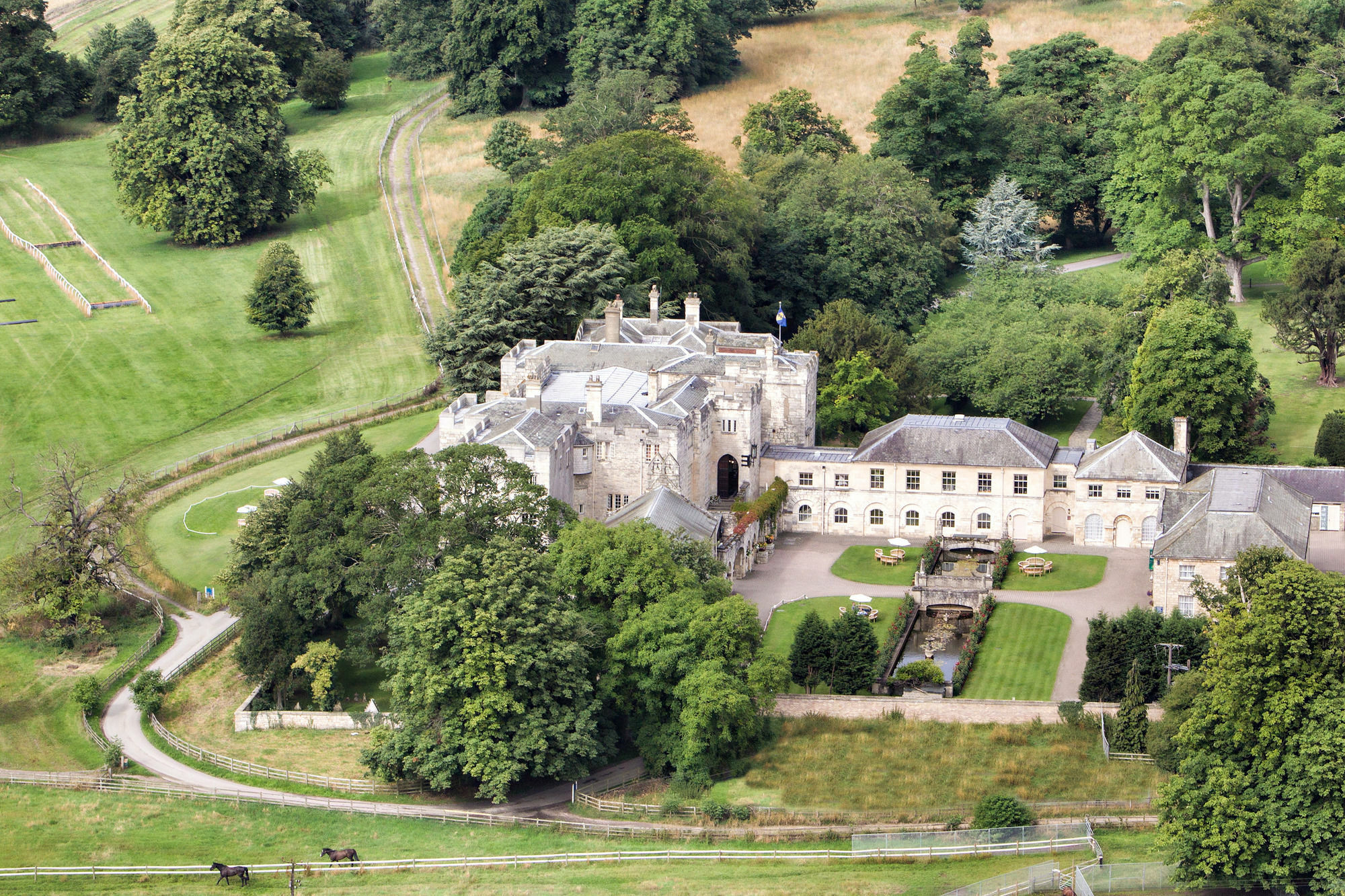 Hazlewood Castle & Spa Tadcaster Buitenkant foto