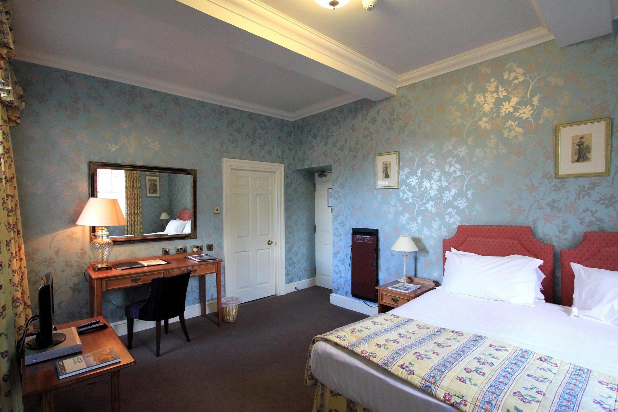Hazlewood Castle & Spa Tadcaster Buitenkant foto
